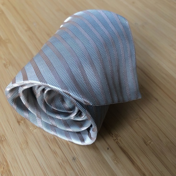 Kenneth Cole Silk Tie In Cream/Tan Color - Picture 2 of 6